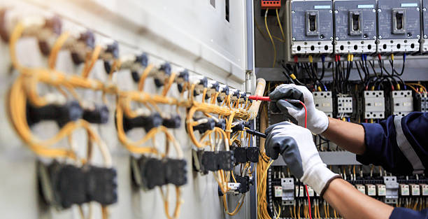Professional Electrician technician working in Elizabeth, NJ